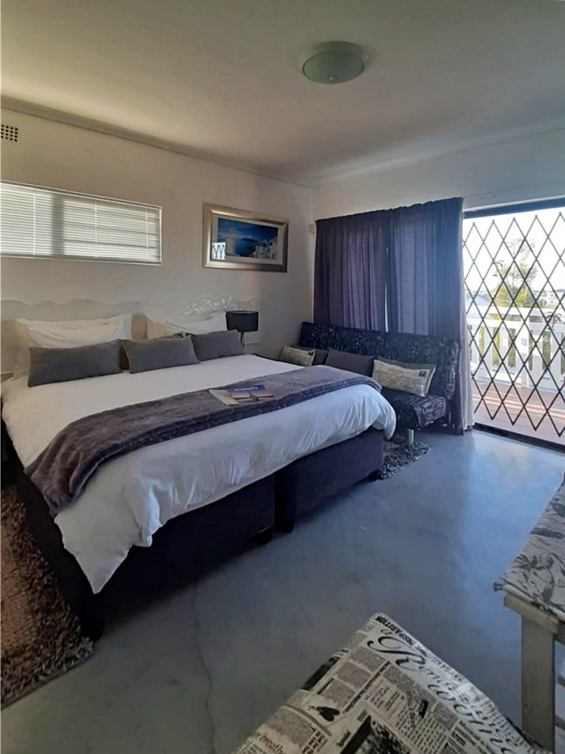 8 Bedroom Property for Sale in Country Club Western Cape